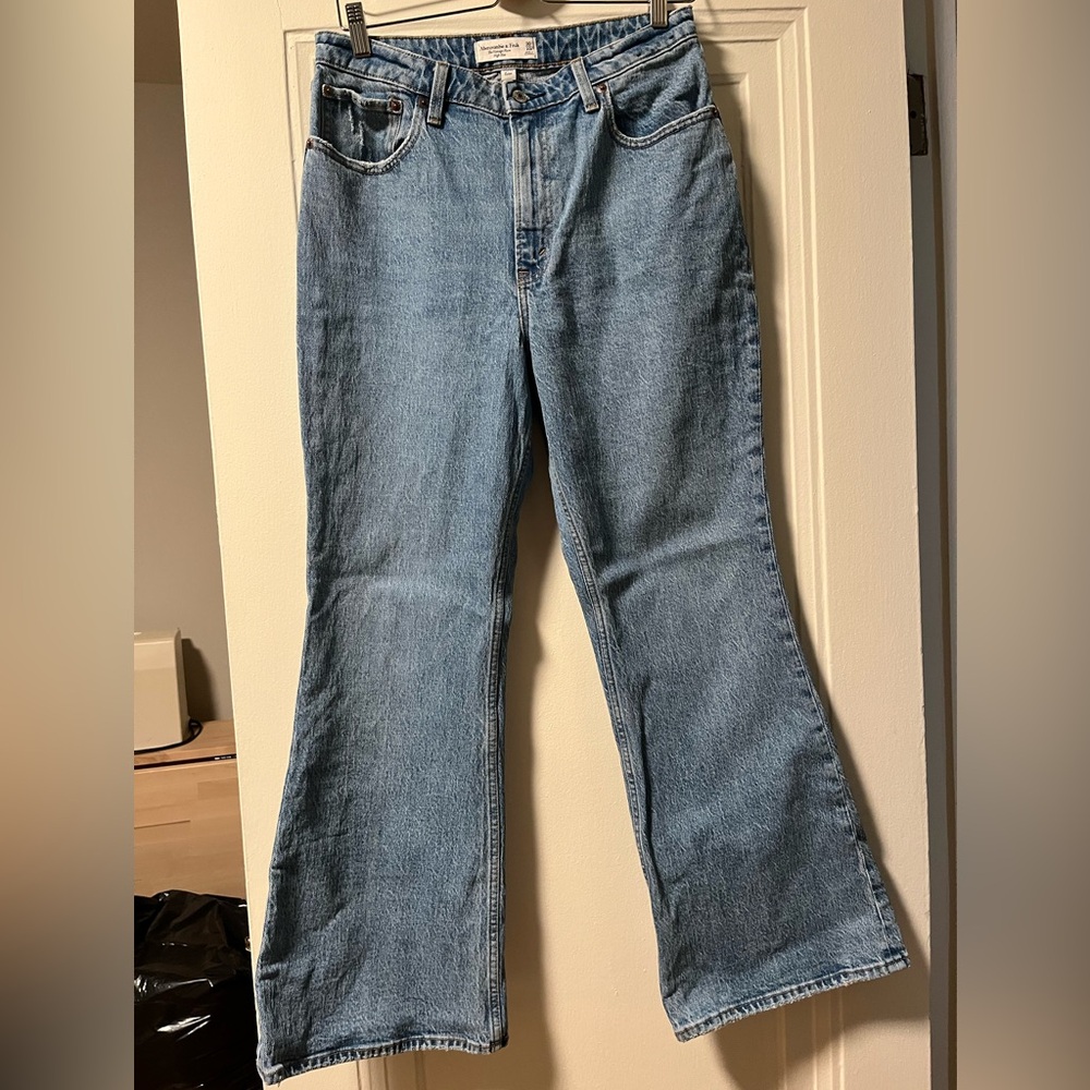 Abercrombie & Fitch Curve Love High Rise Vintage Flare Denim Jean Sz 30 10 Short